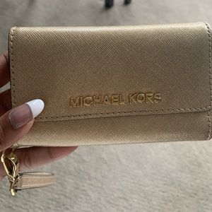MICHAEL KORS Gold Wristlet
